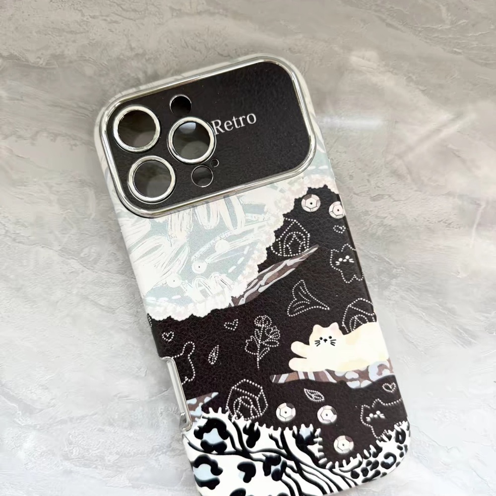 Etro Black & White Patterned Phone Case - Cute Cat Design
